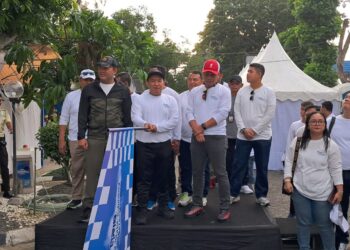 Kepala Kantor Perwakilan Bank Indonesia Pematangsiantar, Muqorobin Melepas Peserta Fun Walk