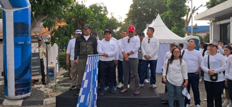 Kepala Kantor Perwakilan Bank Indonesia Pematangsiantar, Muqorobin Melepas Peserta Fun Walk