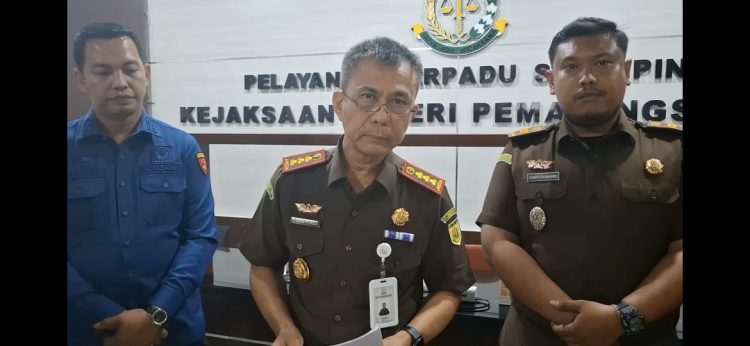 Kajari Pematangsiantar Erwin Purba, S.H, Saat Memberikan Keterangan Pers